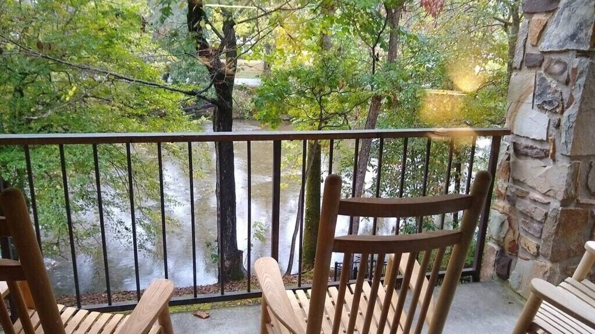 Townsend Condo | Riverside Condo - minutes from GSMNP