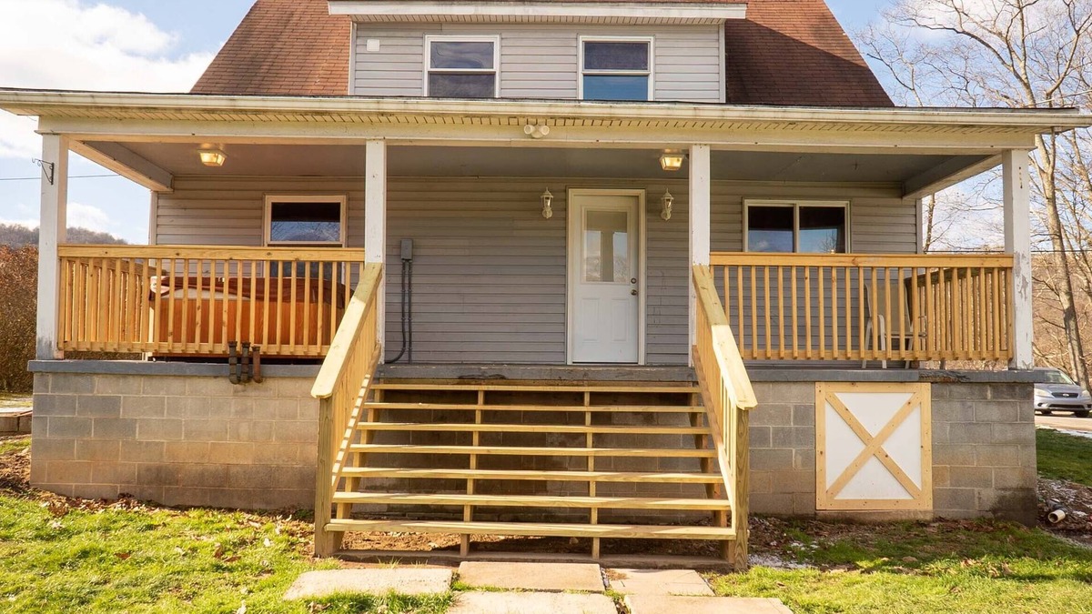 Confluence House | Riverside Cottage | 3BR,2BA, Hot Tub, Direct River Access!