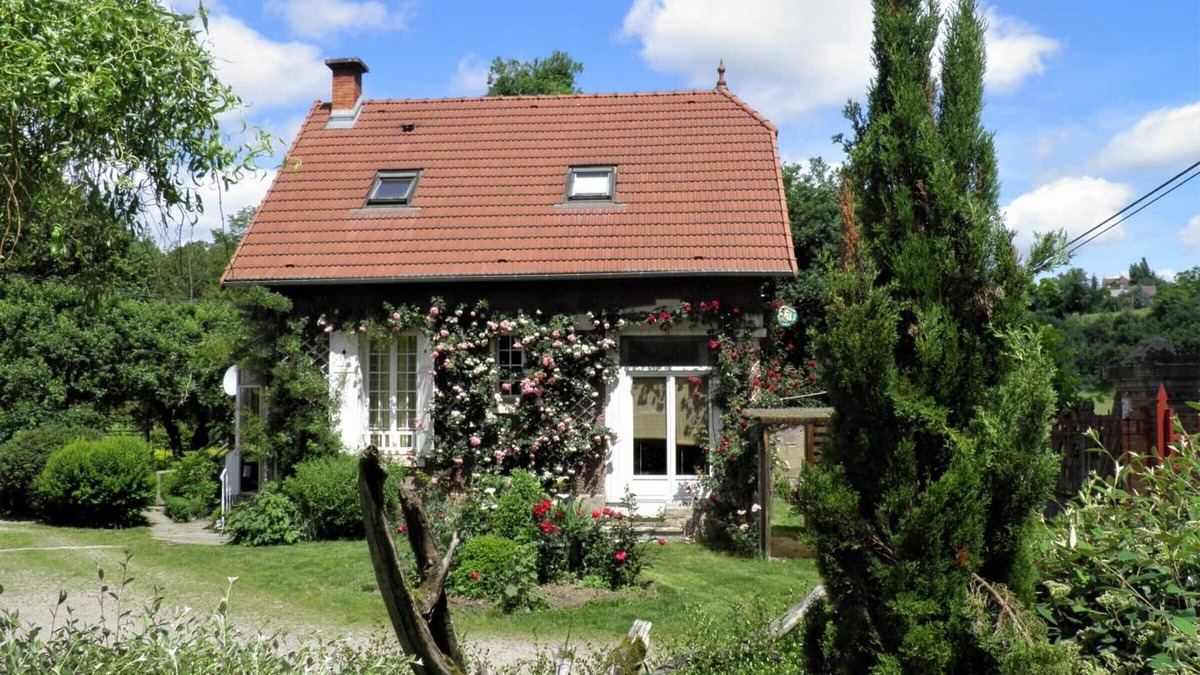Herisson Cottage | Riverside Cottage: Garden, Fireplace, Family Friendly - Hérisson, France