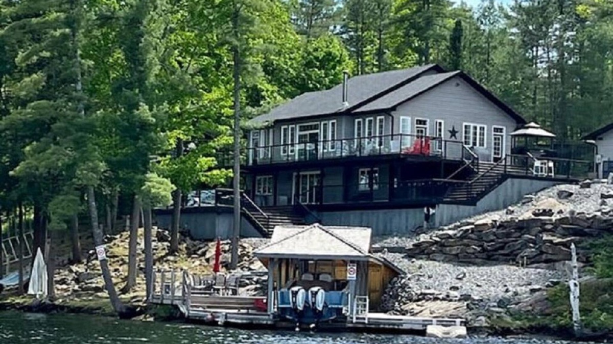 Severn Cottage | Riverside cottage w/hot tub, firepit, indoor bar, and much more