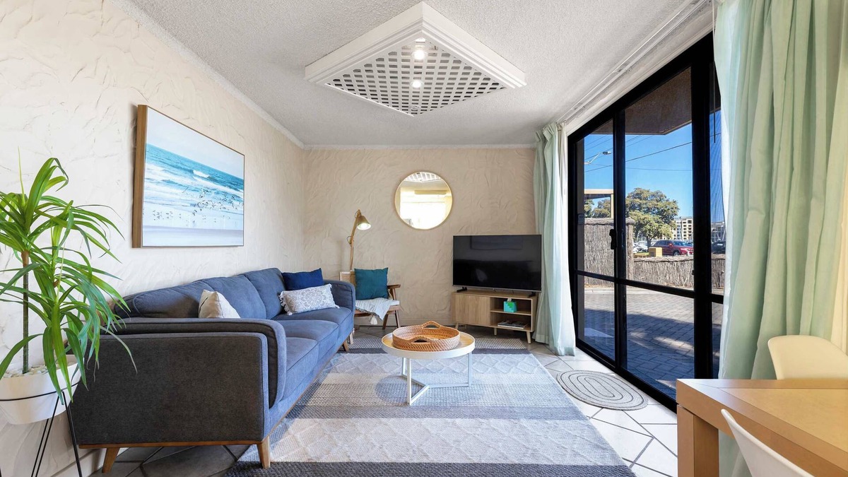 Glenelg North Apartment | Riverside Courtyard Glenelg North | Pets Welcome