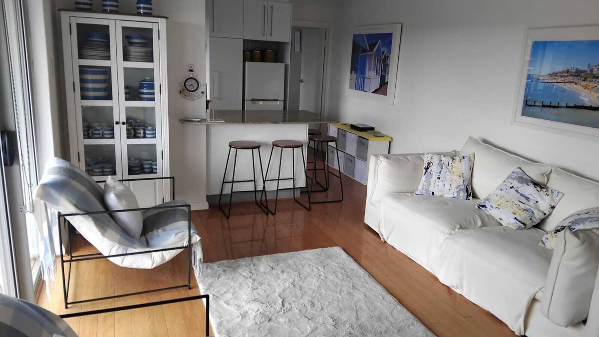 Applecross Apartment | Riverside Escape | 2BR Large Balcony with River Views *Applecross*