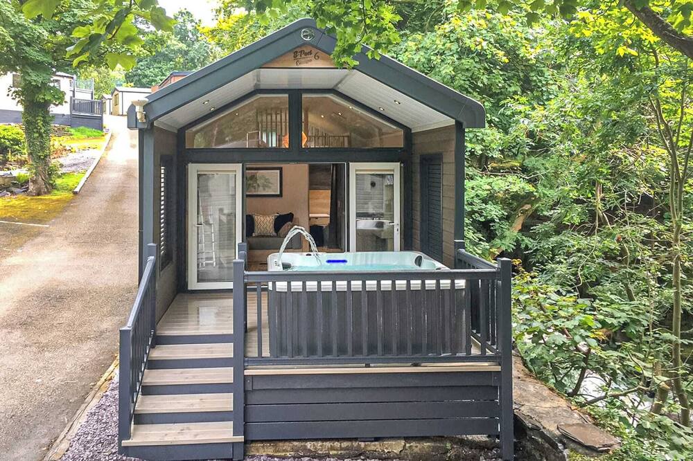Bethesda Ski Chalet | Riverside Family Pod HT