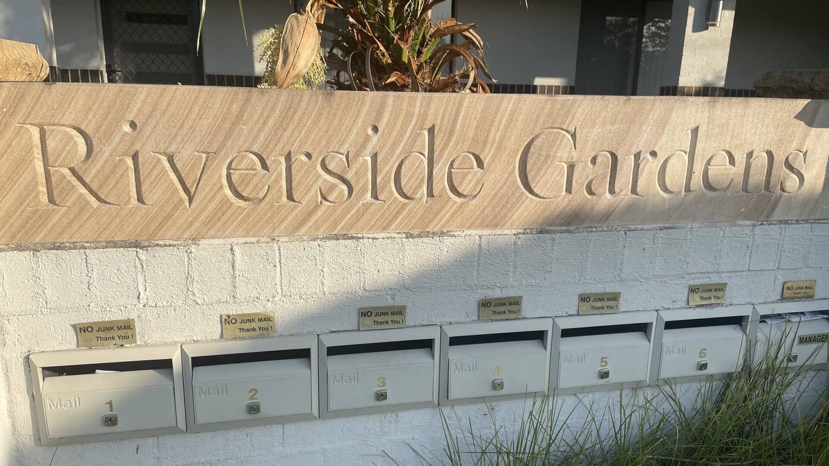 Emu Plains Villa | Riverside Gardens, pet friendly