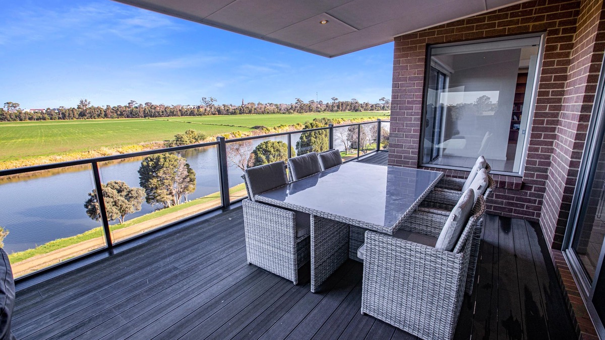Eastwood House | Riverside Haven - Elevated views of the Mitchell River and Clifton Creek