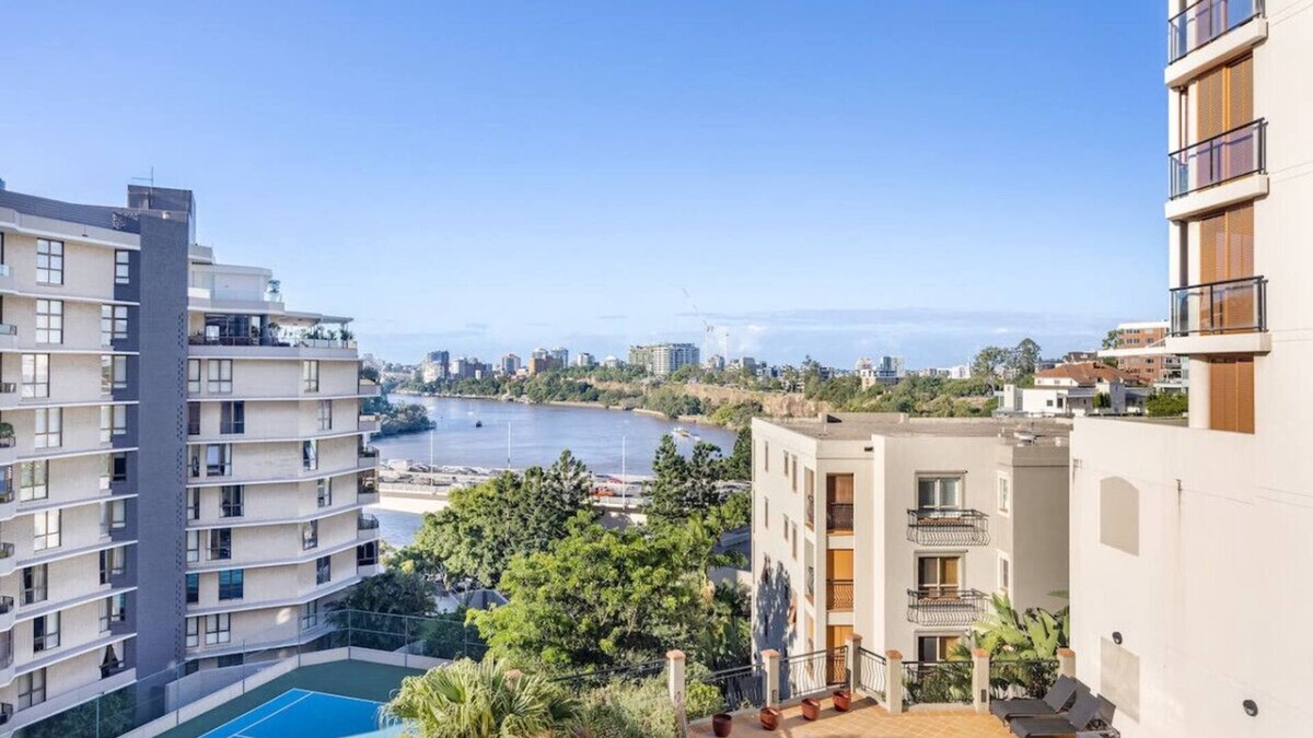 South Brisbane Apartment | Riverside Heritage Château/Convenient/Free carpark