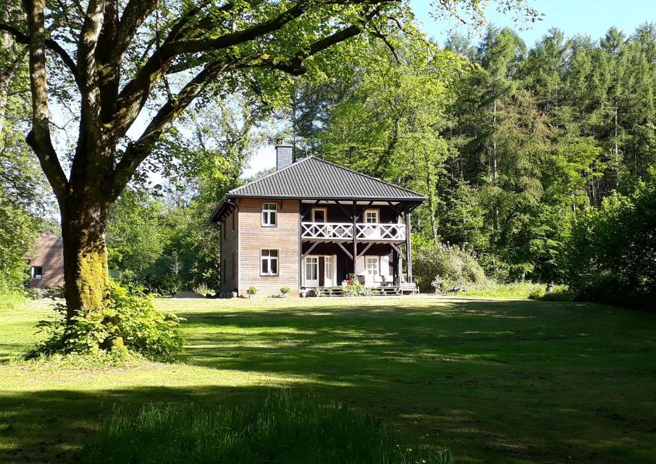 Chiny House | Riverside house