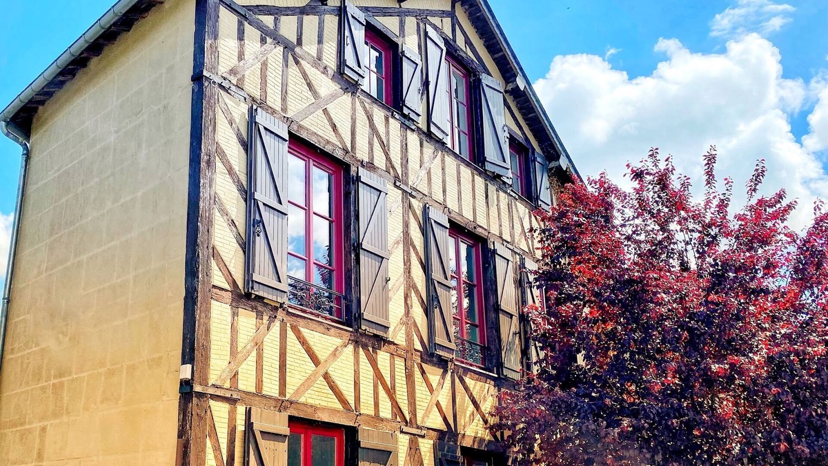 Cormeilles House | Riverside House & Terrace in Village & Restaurants, Wood Burning Stove, Walking