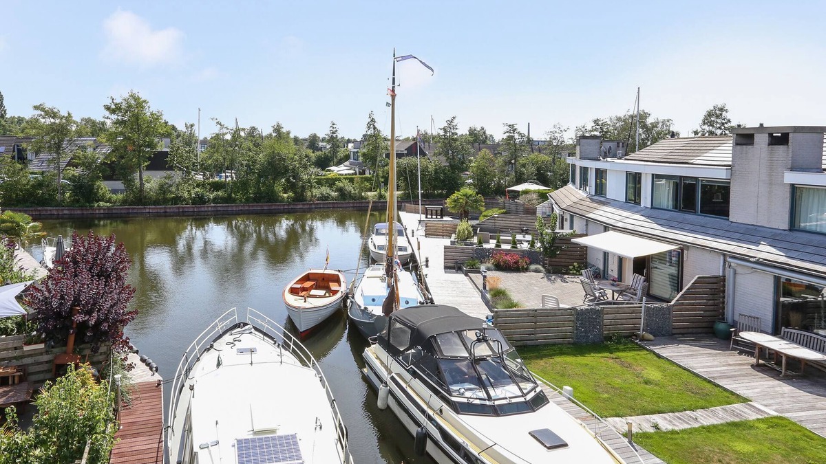 Lemmer House | Riverside Lemmer with jetty