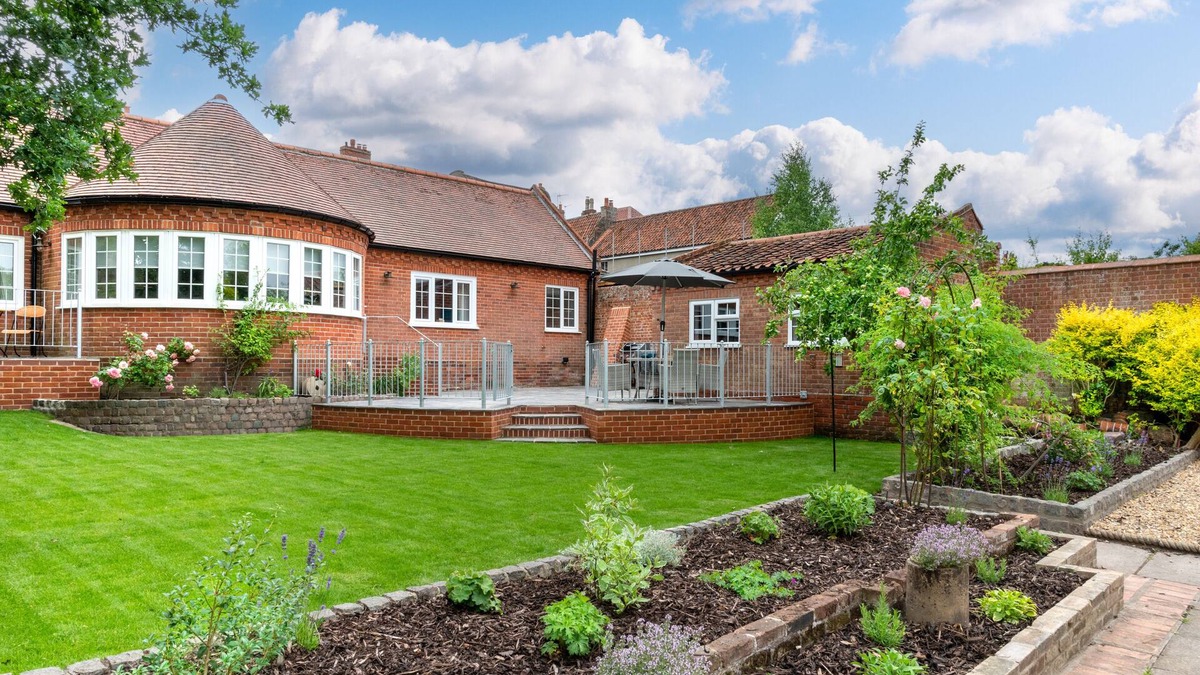 Beccles House | Riverside Lodge - Two Bedroom House, Sleeps 4