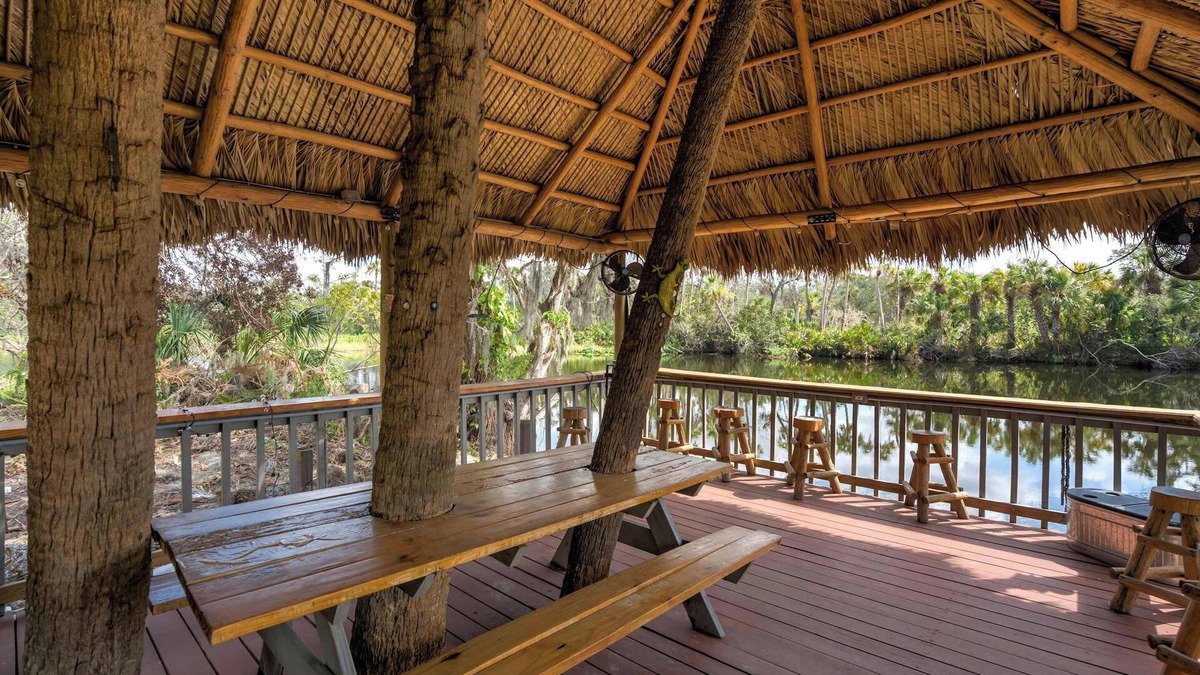Braden River Apartment | Riverside Luau! Tiki Hut, Fire Pit & Outdoor Fun