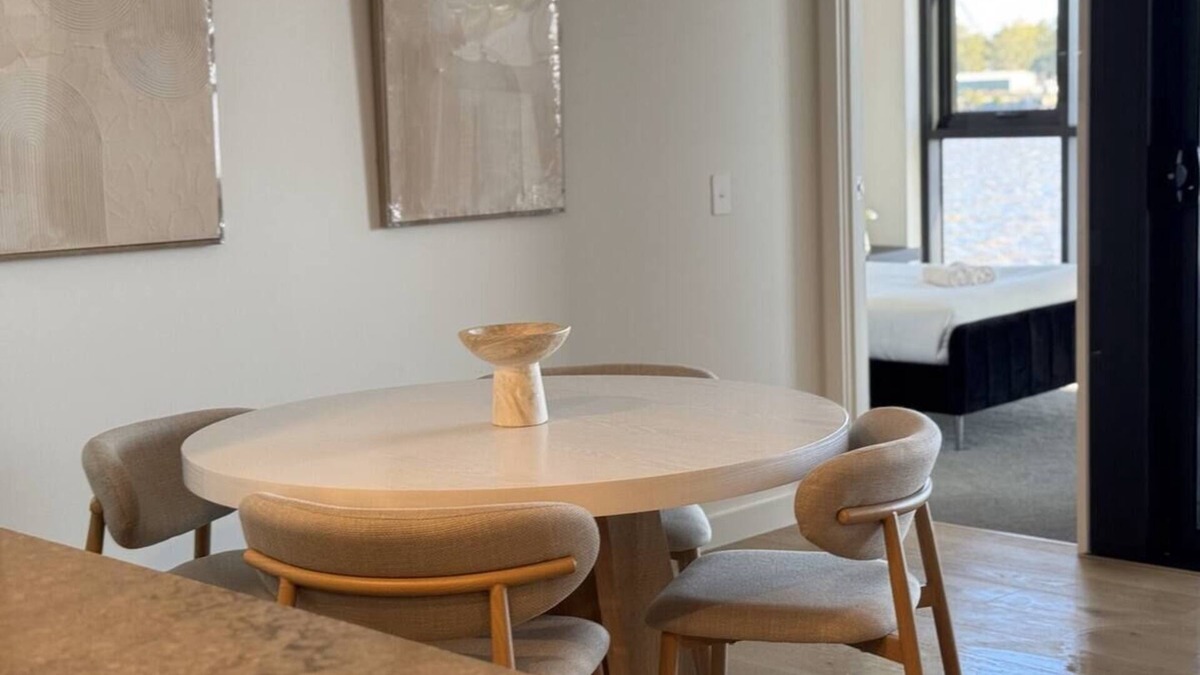 Eagle Farm Apartment | Riverside Luxe 2Bed Pool Parking