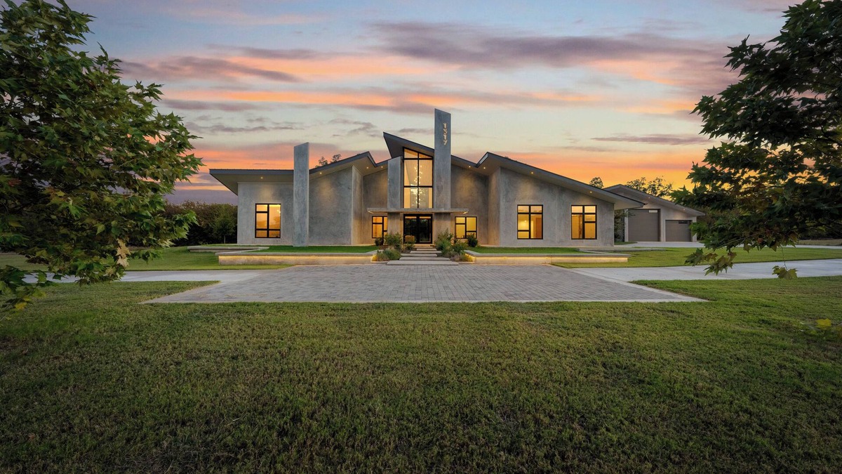 Hunt House | Riverside Luxe Pool Game Room Grand Piano