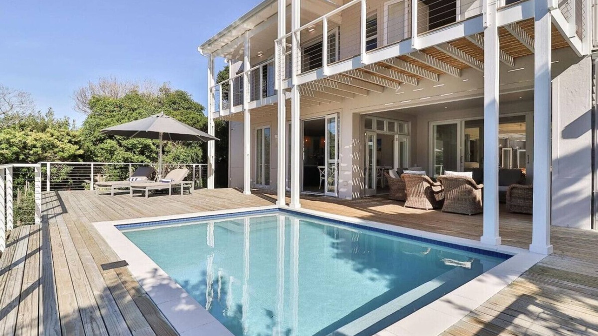 Onrus Villa | Riverside Manor | Banks of Onrus lagoon | Premier villa