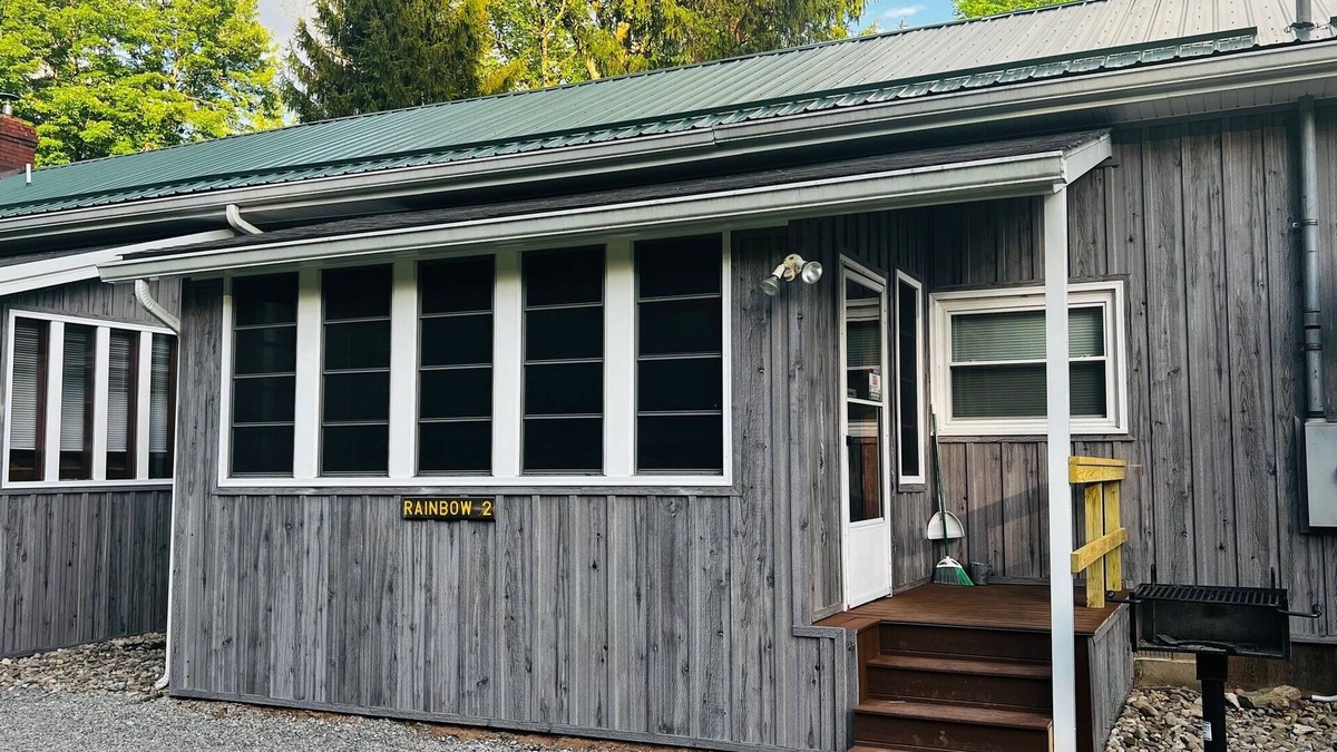 Elkins Cabin | RIVERSIDE RENOVATED 1950's schoolhouse, HOT TUB, Pellet Stove, Pet Friendly