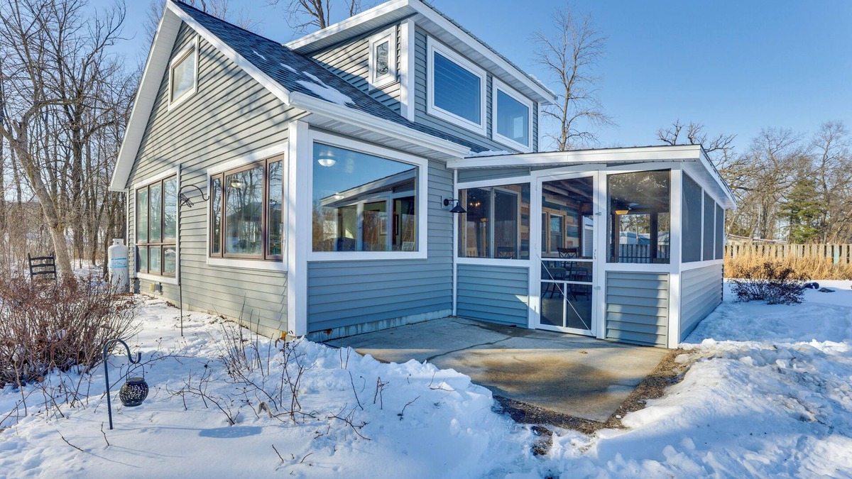 Watertown Cottage | Riverside Retreat Near Trails in Johnson Creek