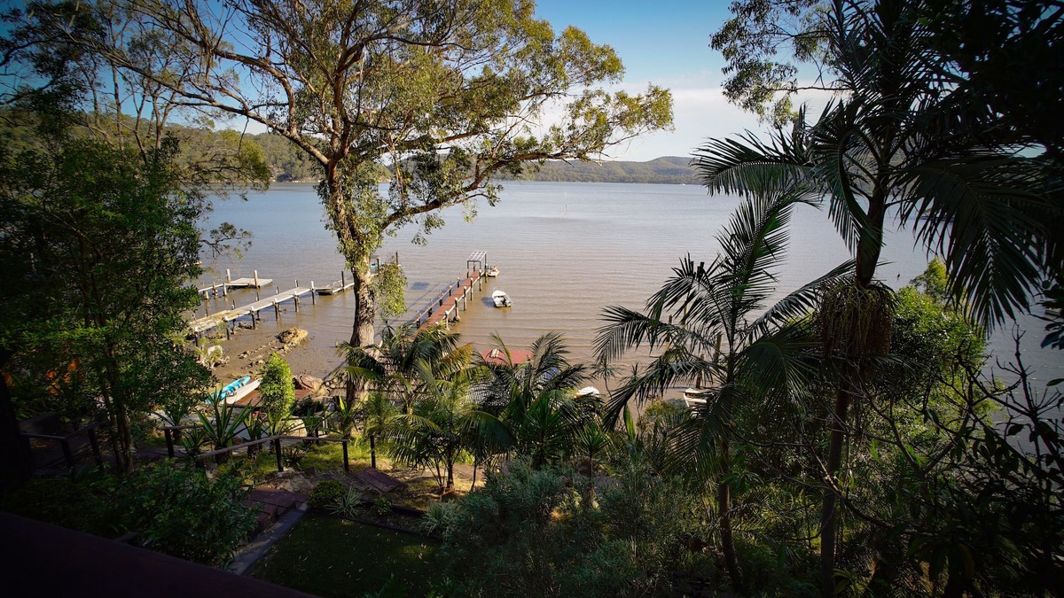 Cogra Bay Cottage | Riverside retreat