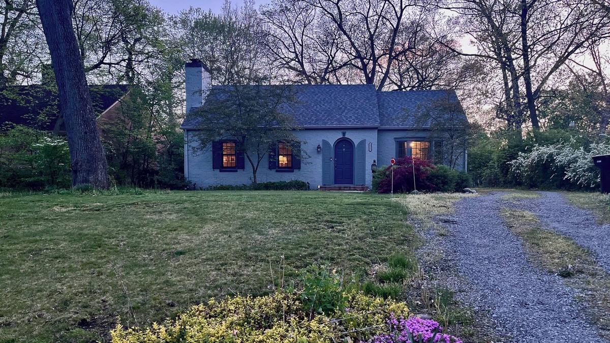 South Bend House | Riverside Retreat: cozy home in close proximity to Notre Dame! Sleeps 6!