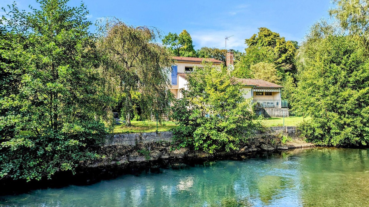 Haironville Cottage | Riverside Retreat: Heated Pool, Tennis, 5 Bedrooms, Private Parking