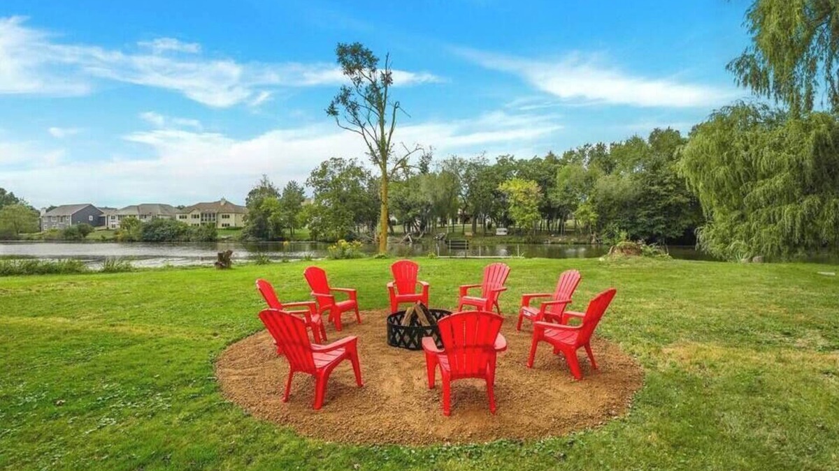 Waterford House | Riverside Retreat-Hot tub, Kayaks, firepit