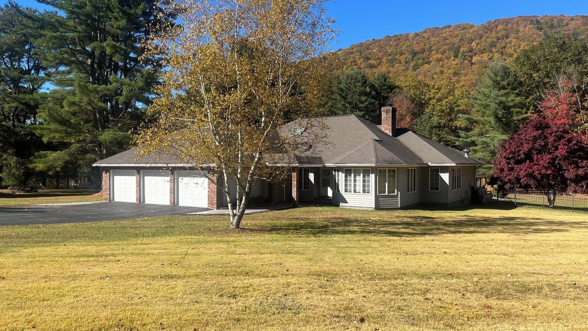 Hancock House | Riverside Retreat in The Catskill Mountains