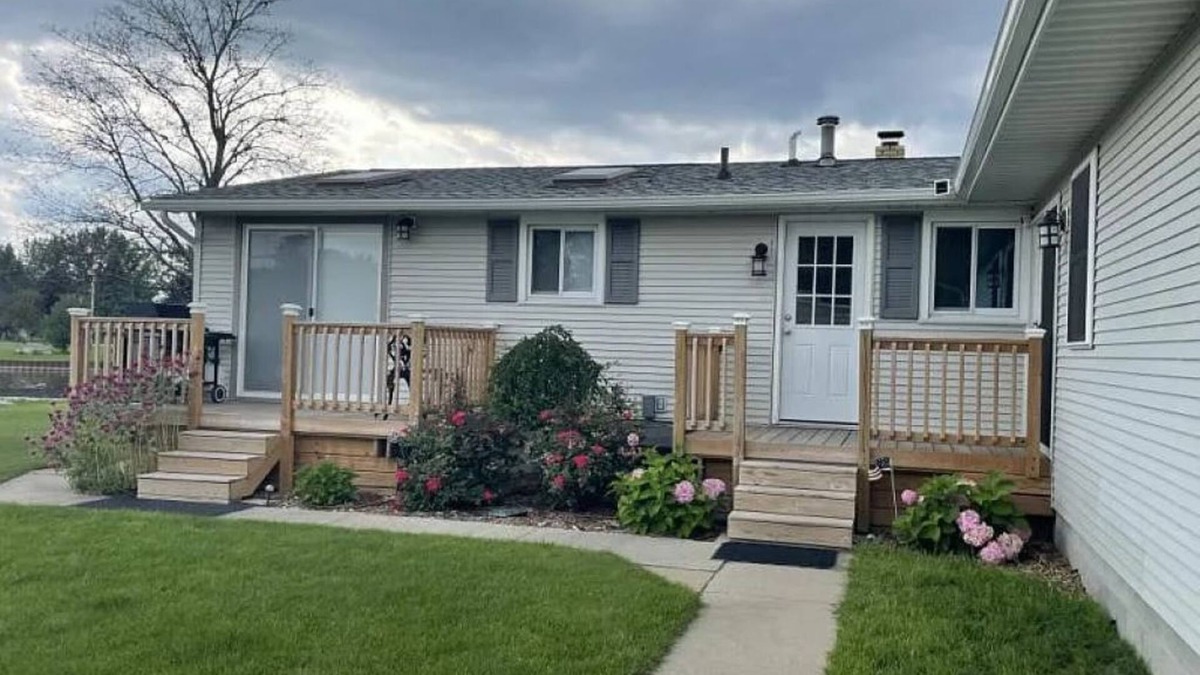 Au Gres House | Riverside Retreat on the Au Gres River – Your Perfect Getaway!