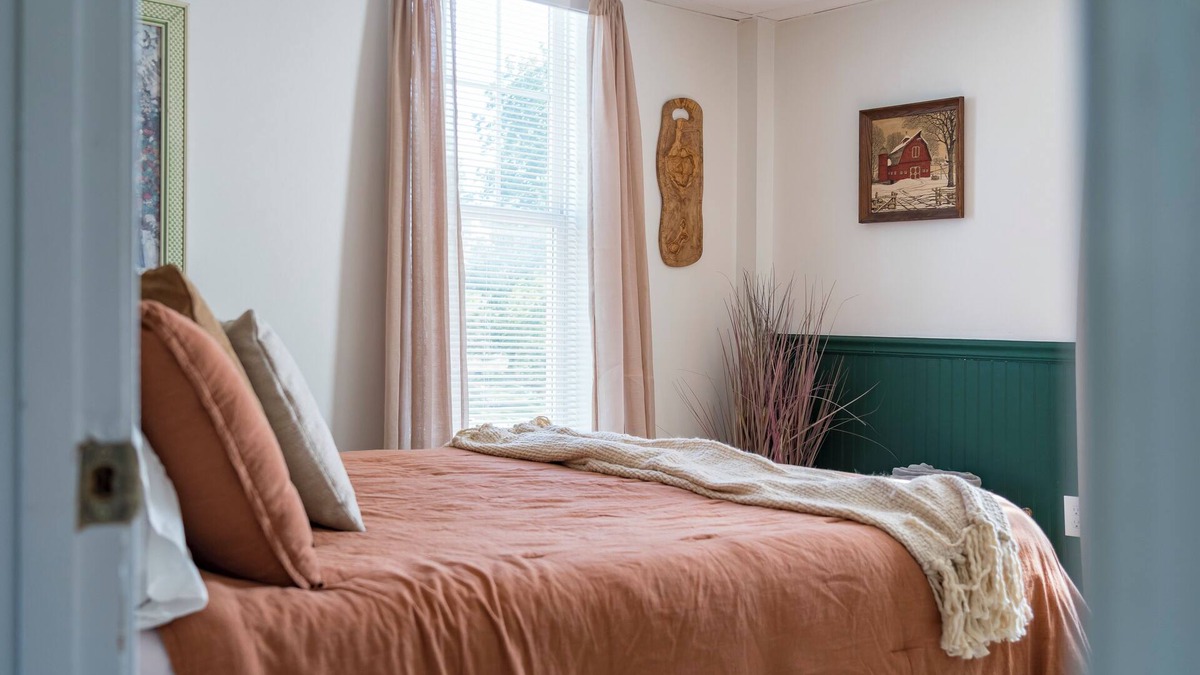 Gouverneur Apartment | Riverside Retreat