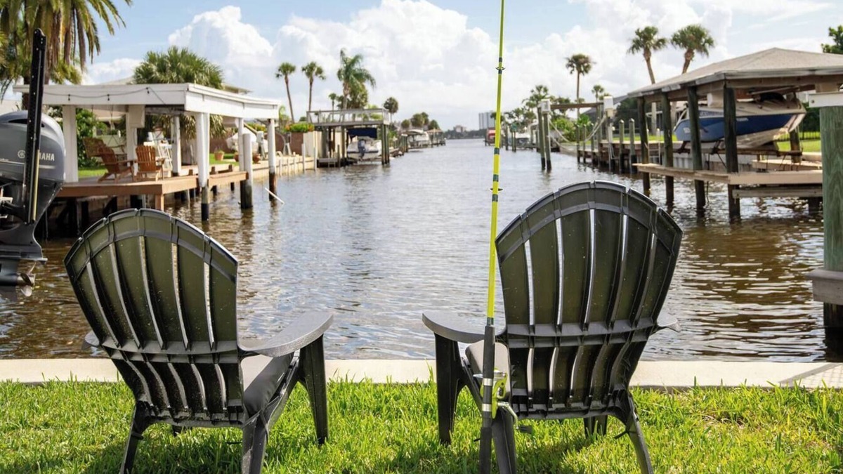 South Daytona Apartment | Riverside Retreat w/Fireplace