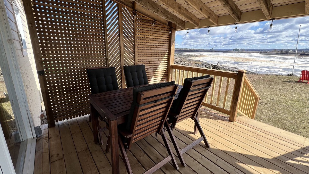 Annapolis Royal Cabin | Riverside Sunrise Cabin Well appointed, family & pet friendly cabin on the river