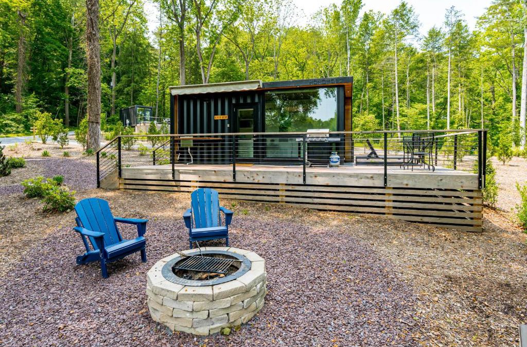 Rileyville Apartment | Riverside Tiny Cabin w Hot Tub, Fire Pit, & Kayaks