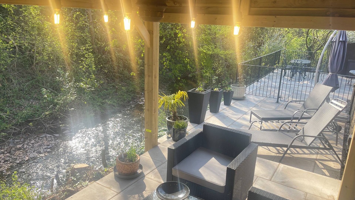 Abergavenny House | Riverside Two Bedroom Townhouse in Abergavenny with Car Charger.