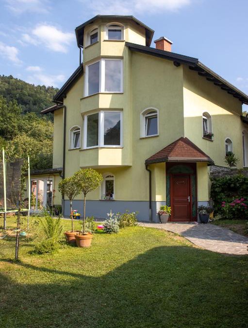 Spodnja Idrija Apartment | Riverside Villa Avo - Apartment Martin