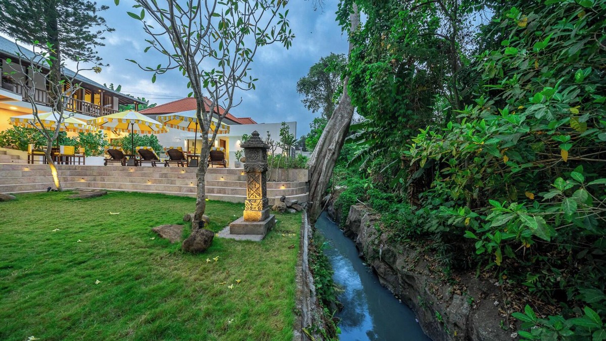 Banjar Semer Villa | Riverside Villa Near Canggu