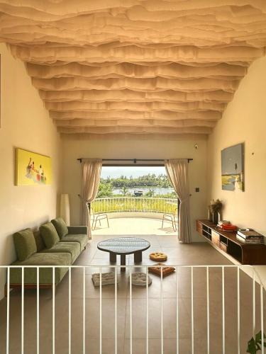 Mang Yang Villa | Riverside Villa with Garden