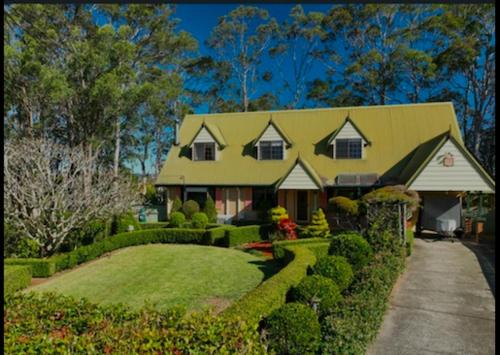 Taree House | Riverside vintage home