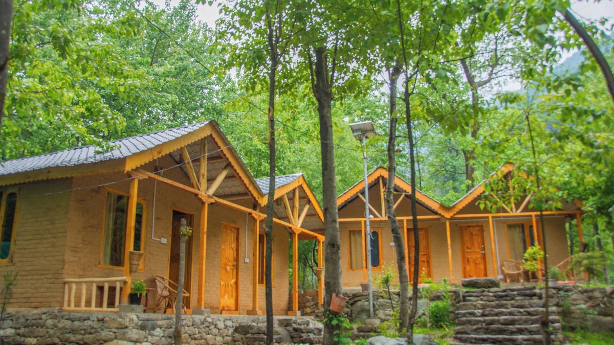 Banjar Cottage | Riverside wooden cottages with a great valley-scape