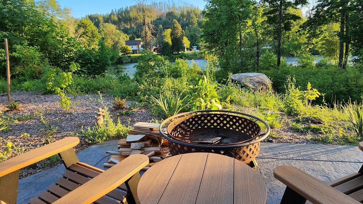 Vida Cottage | RiverSong - Charming McKenzie Riverside Guest House