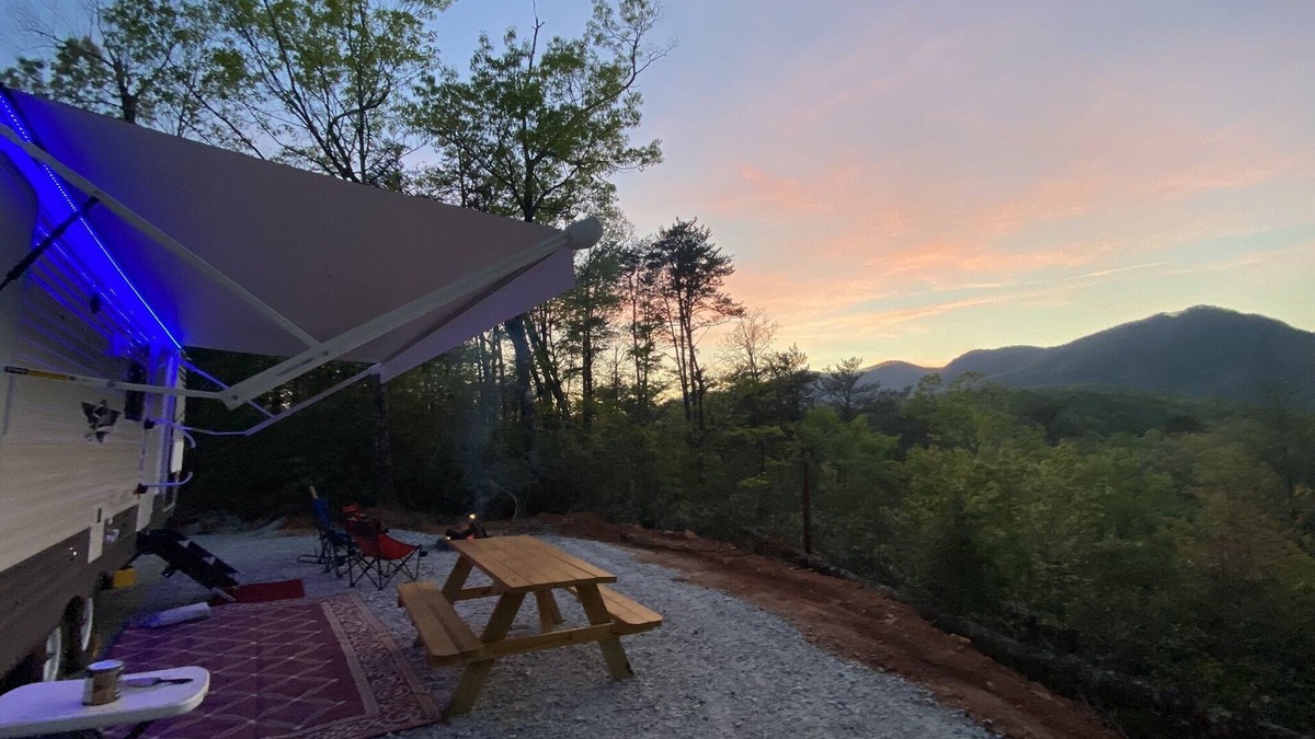 Cleveland House | Riversong Grove - 20 acres + King Bed