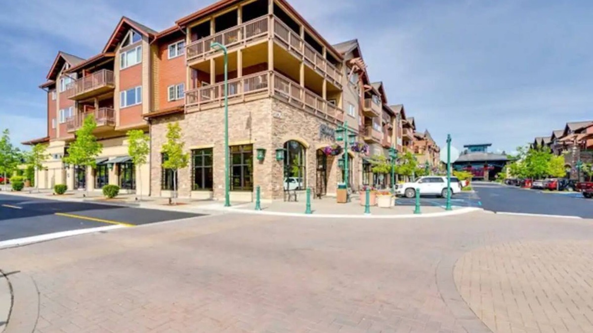 Coeur d'Alene Condo | Riverstone Condo by Lake CDA~KING Bed, Walk to Shops & Dining, Close to Downtown