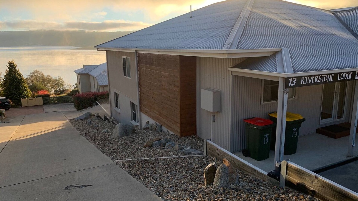 East Jindabyne Cabin | Riverstone Lodge Jindy