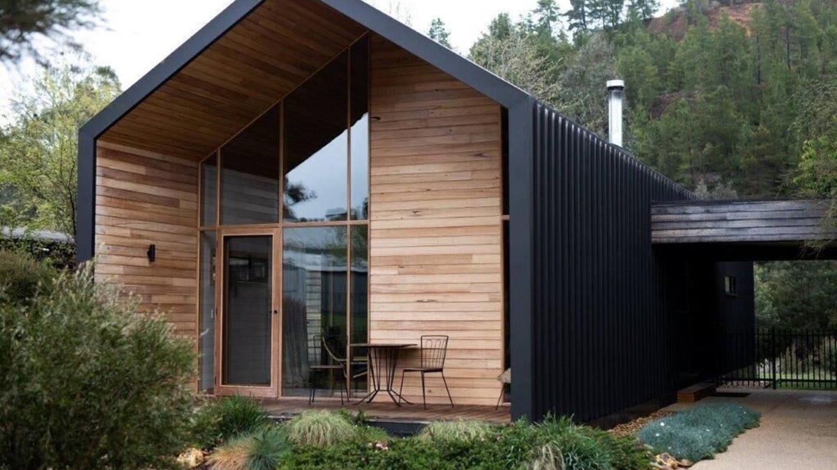Porepunkah House | Riverstone - Perfectly positioned on the Ovens River and providing a one-of-a-kind experience