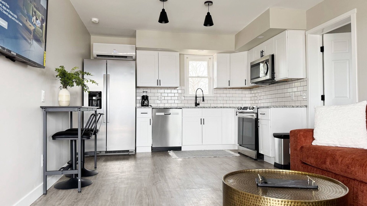 Newburgh Apartment | RiverStone Retreat D