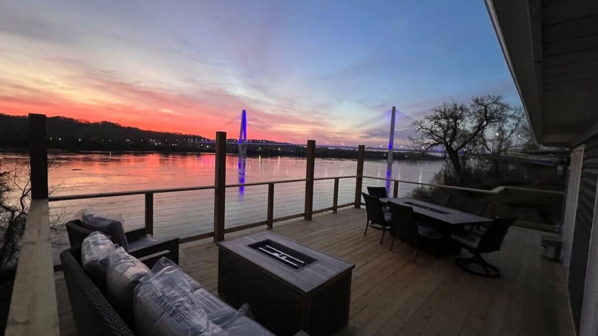 Russell Apartment | RiverSuite2 - A the view that soothes a soul.