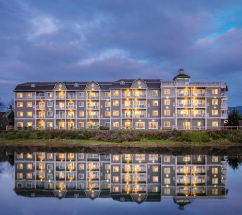 Seaside Hotel | Rivertide Suites