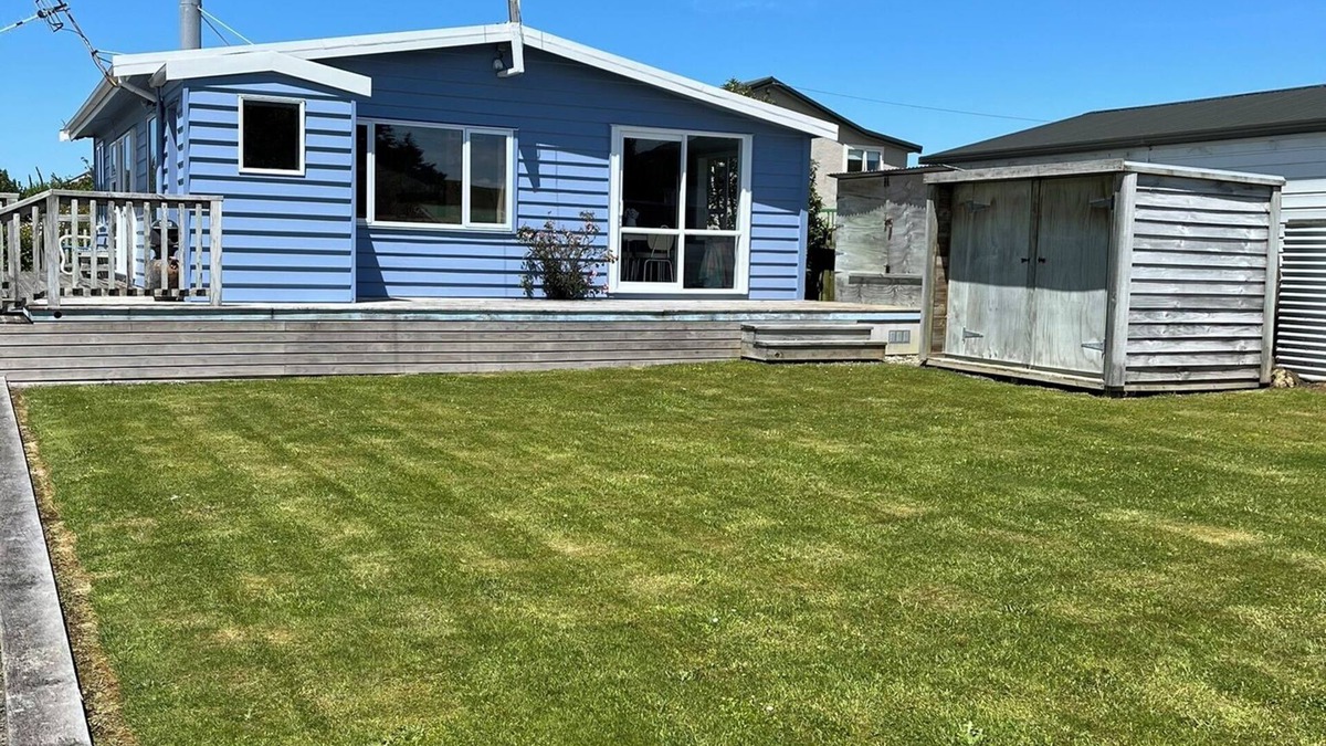 Riverton House | Riverton Retreat - get away from it all in a classic kiwi crib