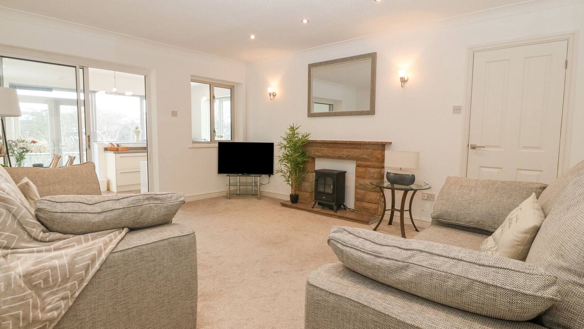 Cemaes Bay Cottage | RIVERVIEW APARTMENT, family friendly in Cemaes Bay