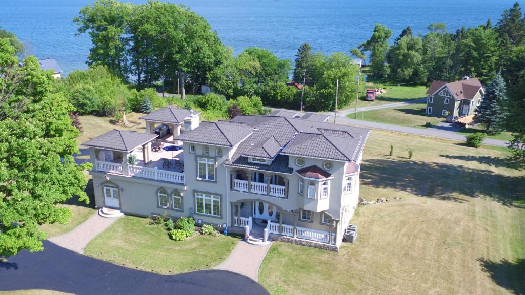 Lansdowne Bed & Breakfast | Riverview B&B