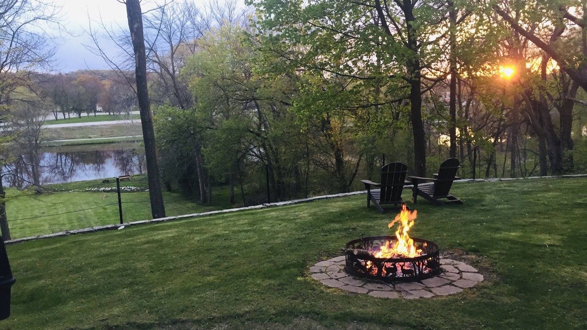 Plymouth House | Riverview Getaway