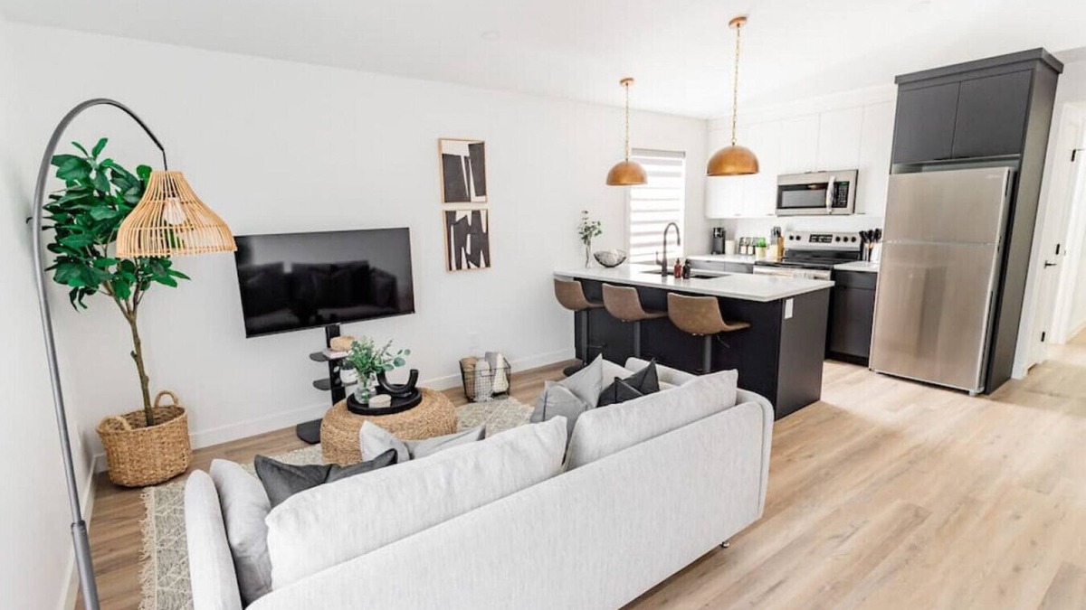 Winnipeg House | Riverview Health | Trendy Area | Free Parking