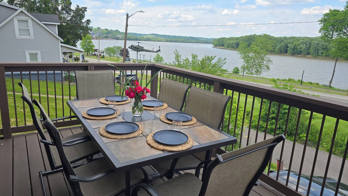 Aurora House | Riverview Home Near Creation Museum/Ark/Ski/Bikes/Cincinnati/Hot Tub-Sleeps 11